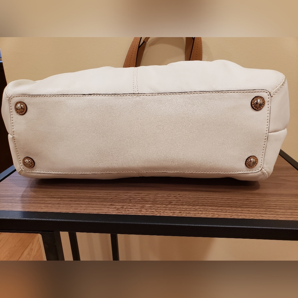 EUC COACH Soho Pleated Leather Cream Bag - Picture 6 of 7